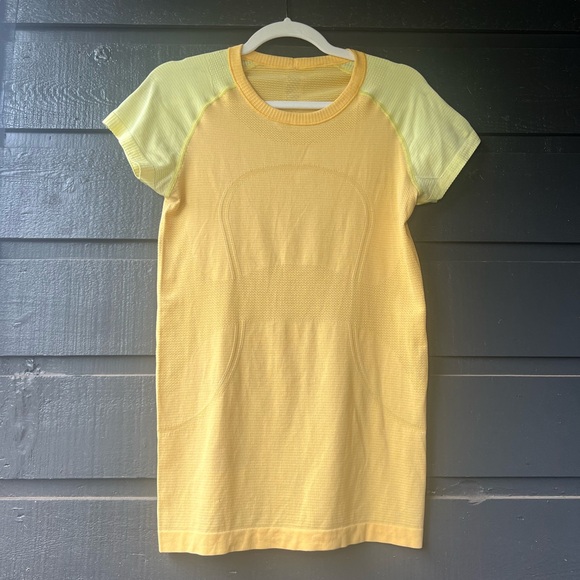 Lululemon active / running shirt - Picture 3 of 7